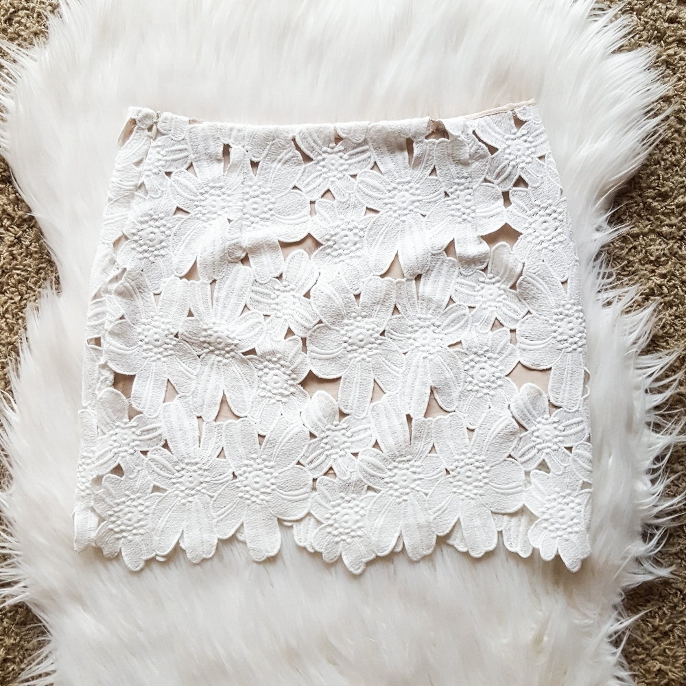Stone Cold Fox White Ohio Lace Skirt - Picture 3 of 8